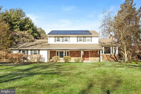 14 Slayback Dr, West Windsor, NJ 08550