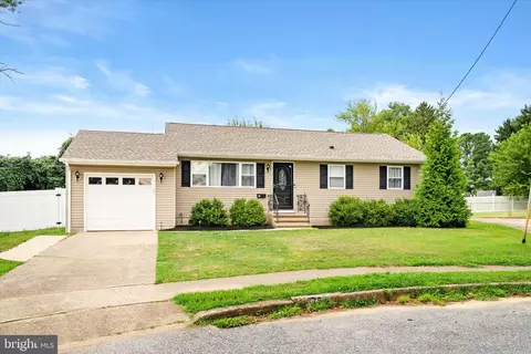 15 Wharian Ct, Hamilton, NJ 08620