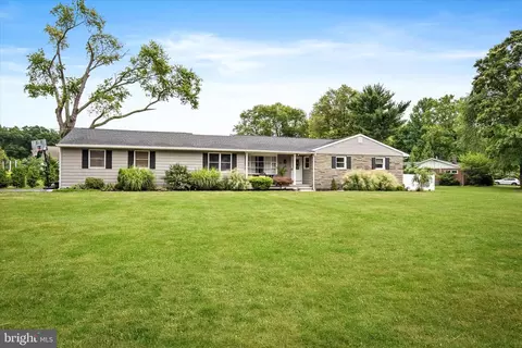 25 Winterset Dr, Trenton, NJ 08690