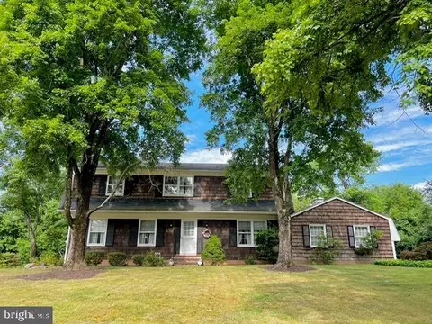 28 Caldwell Dr, Princeton, NJ 08540