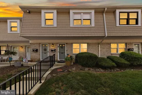 111 Silver Ct, Hamilton, NJ 08690