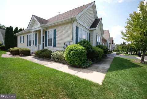60 Nightingale Dr, Hamilton, NJ 08690