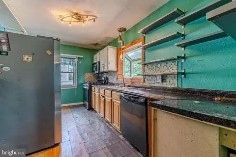 575 Eggerts Crossing Rd, Trenton, NJ 08638