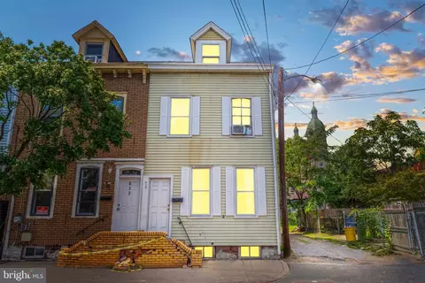 415 Beatty St, Trenton, NJ 08611