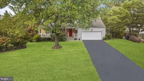 31 Brophy Dr, Ewing, NJ 08638