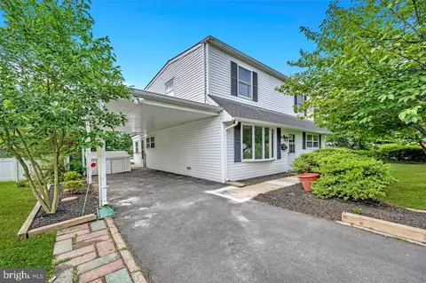 62 Dunmore Ave, Ewing, NJ 08618
