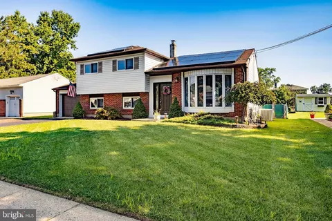 64 Argonne Ave, Hamilton, NJ 08620