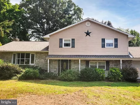 90 Richardson Rd, Robbinsville, NJ 08691