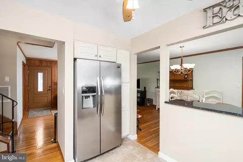 Entry Way - 2 Bow Rd, Hamilton, NJ 08690 photo 2 of 3