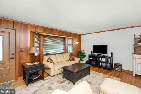 Living - 2 Bow Rd, Hamilton, NJ 08690 photo 2 of 3