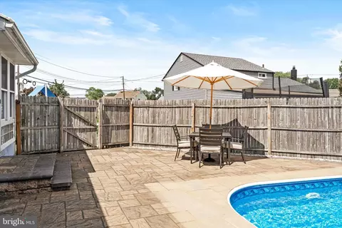 Exterior - 2 Bow Rd, Hamilton, NJ 08690 photo 7 of 8