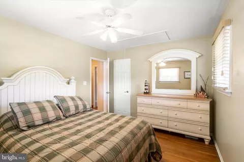 Bedroom - 2 Bow Rd, Hamilton, NJ 08690 photo 2 of 5
