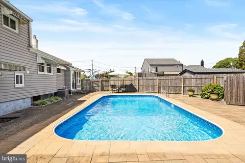 Exterior - 2 Bow Rd, Hamilton, NJ 08690 photo 6 of 8