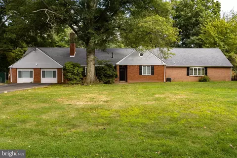35 Perry Dr, Ewing, NJ 08628