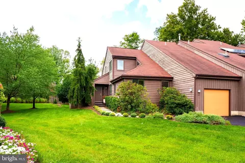 24 Matthew Dr, Ewing, NJ 08628