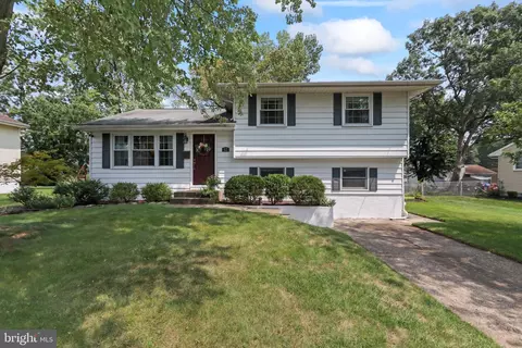 12 Overton Rd, Hamilton, NJ 08690