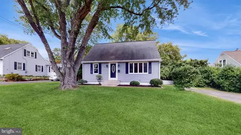 1082 Fireside Ave, Ewing, NJ 08618