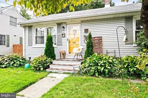 243 Hillhurst Ave, Hamilton, NJ 08619