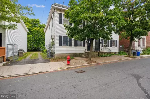 31 Middle Rose St, Trenton, NJ 08618