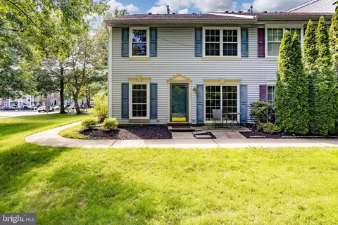 21 Lehavre Ct, Hamilton, NJ 08619