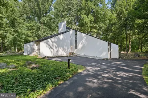 1079 Stuart Rd, Princeton, NJ 08540