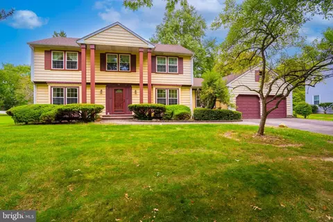 39 Cartwright Dr, Princeton Junction, NJ 08550