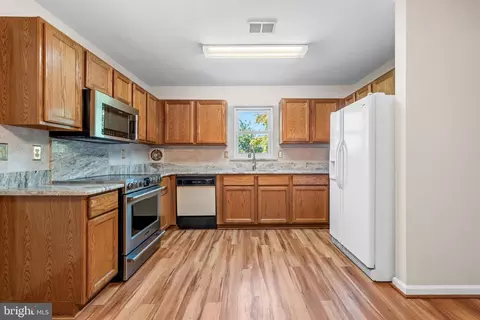 2 Holiday Ct, Trenton, NJ 08638 photo 5