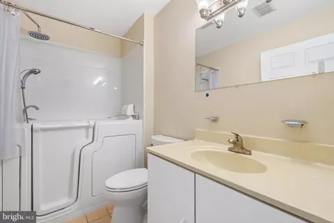 2 Holiday Ct, Trenton, NJ 08638 photo 17