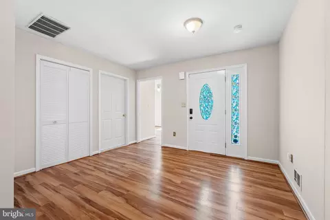 2 Holiday Ct, Trenton, NJ 08638 photo 2