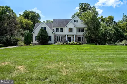 7 Coventry Ln, Hopewell, NJ 08525
