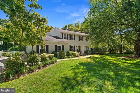 6 Landing La, West Windsor, NJ 08550