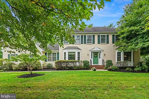 1 N Riding Dr N, Pennington, NJ 08534