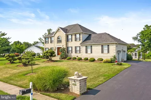 32 Jared Dr, Robbinsville, NJ 08691