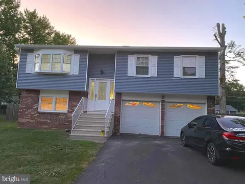 20 Manor House Dr, Ewing, NJ 08638