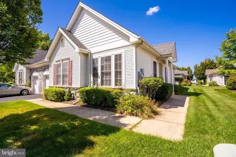 21 Meadowlark Dr, Hamilton, NJ 08690