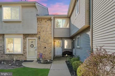 53 Chatham Ct, Hightstown, NJ 08520