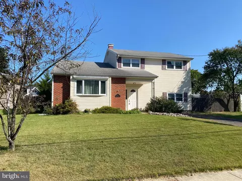 32 Monroe Dr, Hamilton, NJ 08619
