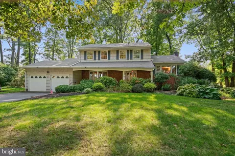 24 Oxford Dr, East Windsor, NJ 08520