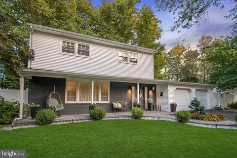 6 Pin Oak, Lawrence, NJ 08648