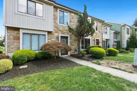 24 Topaz Ln, Hamilton, NJ 08690