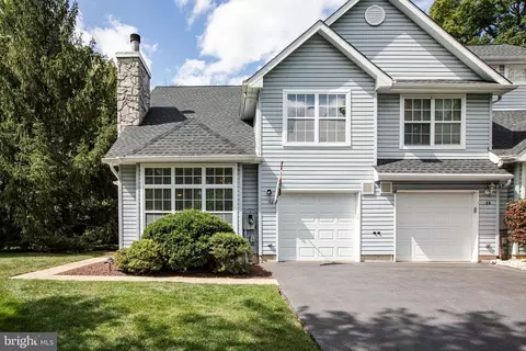 38 Haymarket Ct, Cranbury, NJ 08512