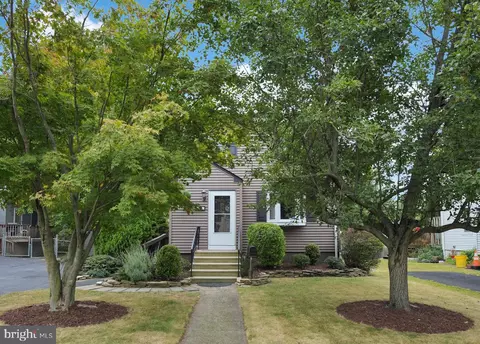 133 Eaton Ave, Hamilton, NJ 08619