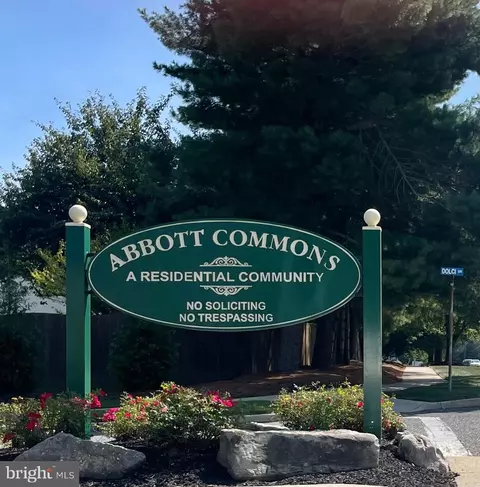 28 Gena Ct, Hamilton, NJ 08690