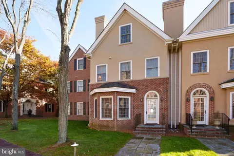 6 Governors Ln, Princeton, NJ 08540