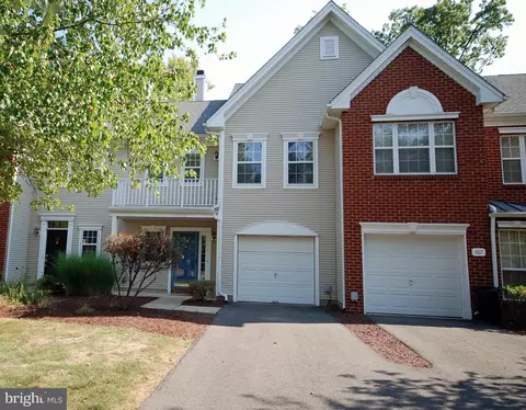 105 Tuxford Ct, Pennington, NJ 08534