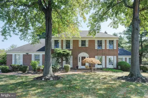 8 Meridan Ct, Princeton Junction, NJ 08550
