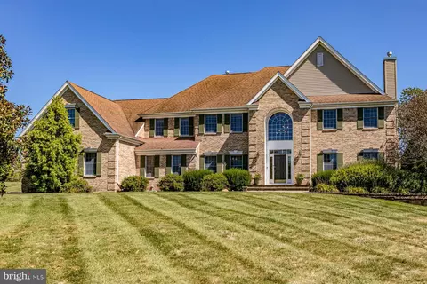 22 Hunters Ridge Dr, Pennington, NJ 08534