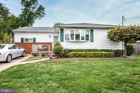 7 Vista Rd, Hamilton, NJ 08690