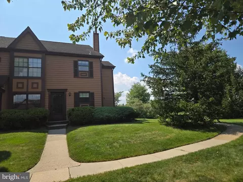 37 Barclay Ct, Lawrenceville, NJ 08648