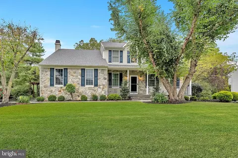 19 Branford Dr, Robbinsville, NJ 08691